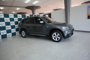 2009 BMW X5 (E70) 3.0si Auto - ABS, AIRCON, CLIMATE CONTROL, ELECTRIC WINDOWS, LEATHER SEATS, PARK DISTANCE CONTROL, XENON LIGHTS, SUNROOF, AIRBAGS, ALARM, CRUISE CONTROL, PARTIAL-SERVICE RECORD, RADIO, USB, AUX, CD, HEATED SEATS. Finance available, trade-ins welcome, Rental, T&C'S apply!!!