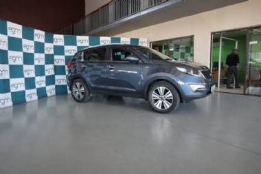 2016 Kia Sportage V 2.0 VGT AWD Auto - ABS, AIRCON, CLIMATE CONTROL, ELECTRIC WINDOWS, LEATHER SEATS, PARK DISTANCE CONTROL, REVERSE CAMERA, XENON LIGHTS, AIRBAGS, ALARM, CRUISE CONTROL, FULL-SERVICE RECORD, RADIO, BLUETOOTH, USB, AUX, CD, SPARE KEYS. Finance available, trade-ins welcome, Rental, T&C'S apply!!!