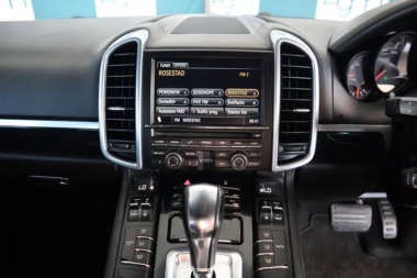 17200PorscheCayenne011-th.jpg