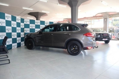 17200PorscheCayenne019-th.jpg