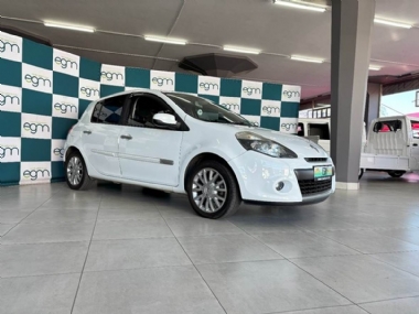 2011 Renault Clio III 1.6 Dynamique 5 Door Auto - ABS,AIRCON,ELECTRIC WINDOWS,NAVIGATION,XENON LIGHTS,SUNROOF,AIRBAGS,ALARM,CRUISE CONTROL,FULL-SERVICE RECORD,RADIO,BLUETOOTH,USB,AUX,CD,SPARE KEYS. Finance available, trade-ins welcome, T&C'S apply!!!