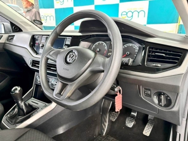 17294VolkswagenPolo009-th.jpg