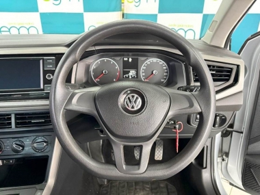 17294VolkswagenPolo010-th.jpg