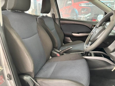 17316ToyotaStarlet006-th.jpg