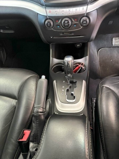 17319DodgeJourney014-th.jpg