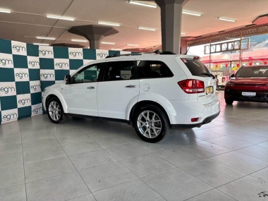 17319DodgeJourney015-th.jpg