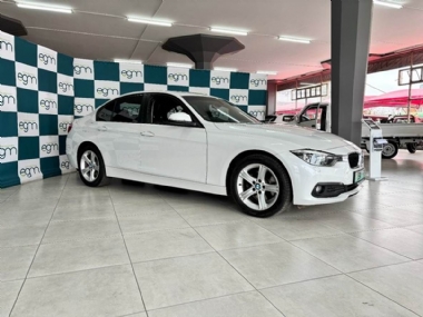 2016 BMW 320d (F30) Auto - ABS,AIRCON,CLIMATE CONTROL,ELECTRIC WINDOWS,LEATHER SEATS,PARK DISTANCE CONTROL,
SUNROOF,AIRBAGS,ALARM,CRUISE CONTROL,FULL-SERVICE RECORD,RADIO,BLUETOOTH,USB,AUX,CD,SPARE KEYS. Finance available, trade-ins welcome, T&C'S apply!!!

