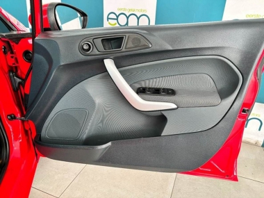17332FordFiestaSport005-th.jpg