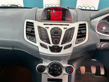 17332FordFiestaSport011-th.jpg