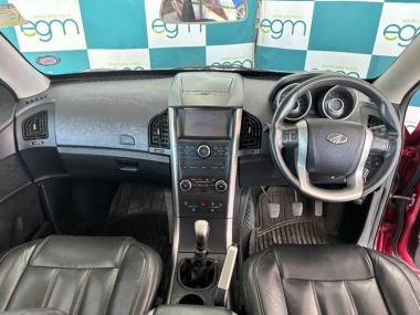 17375MahindraXUV008-th.jpg