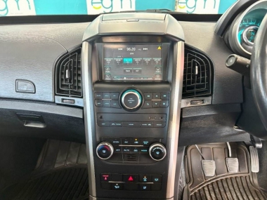 17375MahindraXUV011-th.jpg