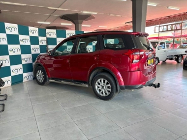 17375MahindraXUV016-th.jpg