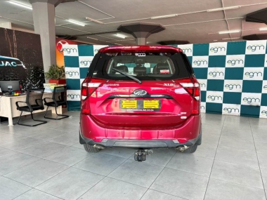 17375MahindraXUV017-th.jpg