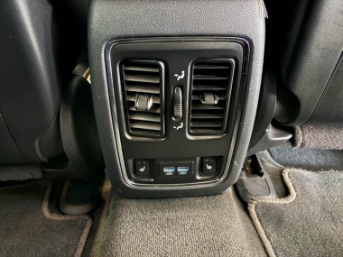 17384GrandCherokee008-th.jpg