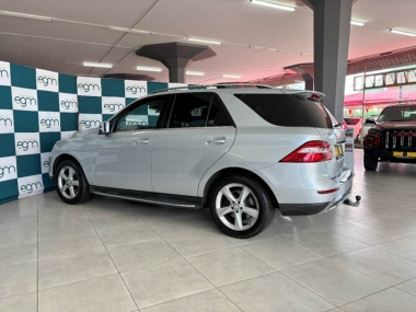 17414MercedesBenzBlueEfficiency017-th.jpg