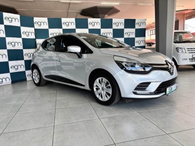 17468RenaultClioAuthentique001-1-th.jpg