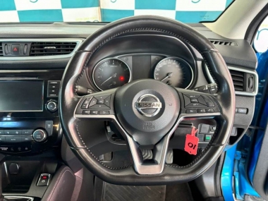 17490NissanQashqaiAcenta010-th.jpg