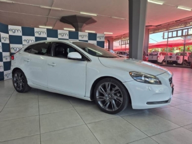2014 Volvo V40 T3 Excel - ABS,AIRCON,CLIMATE CONTROL,ELECTRIC WINDOWS,LEATHER SEATS,PARK DISTANCE CONTROL,XENON LIGHTS,AIRBAGS,ALARM,CRUISE CONTROL,PARTIAL-SERVICE RECORD,RADIO,BLUETOOTH,USB,CD. Finance available, Trade-ins welcome, Delivery country wide, T&C'S apply!!!

