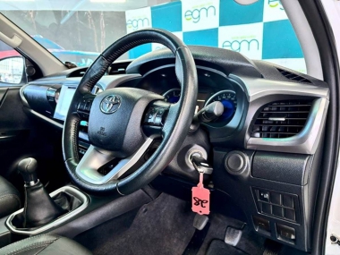 CONSToyotaHilux2.8009-th.jpg