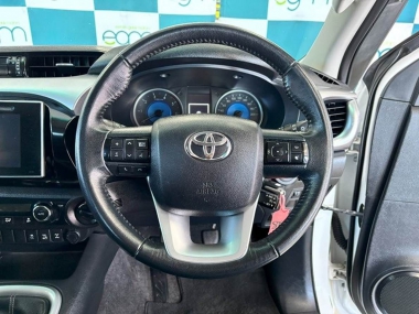 CONSToyotaHilux2.8010-th.jpg